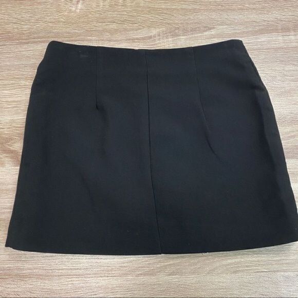 H&M Mini Skirt w/Asymmetrical Zipper & Zippered Pockets Black - Size 8 - Picture 3 of 11